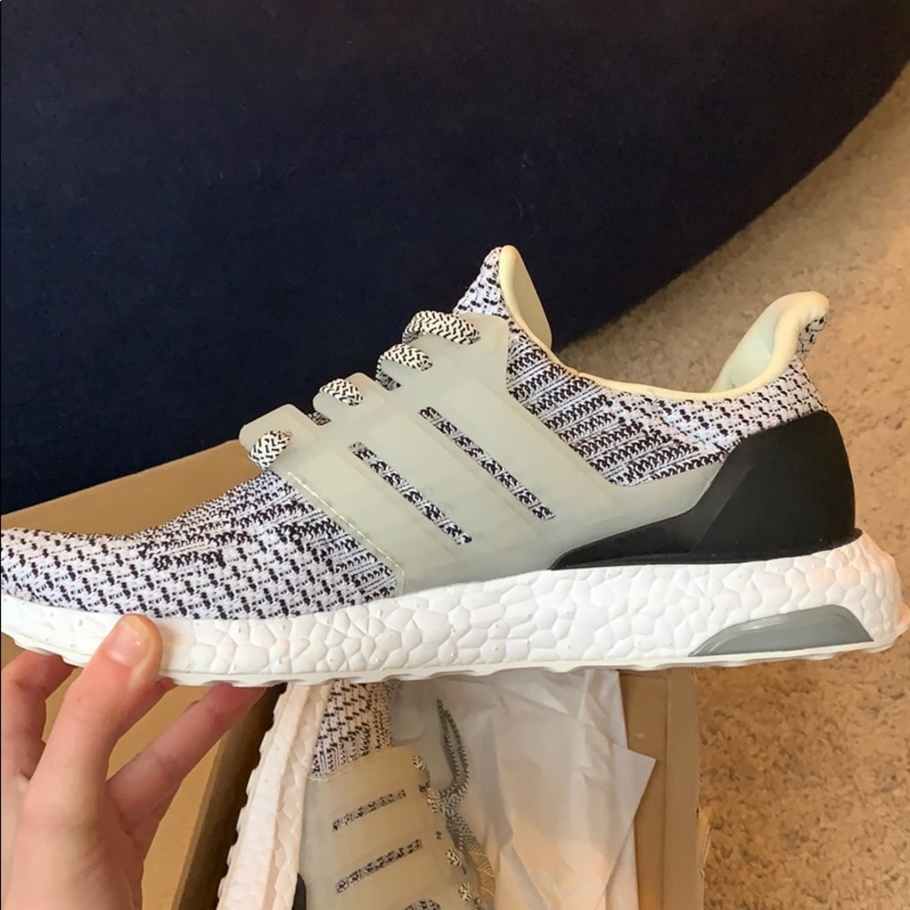 Ultra boosts - Picture 2 of 4